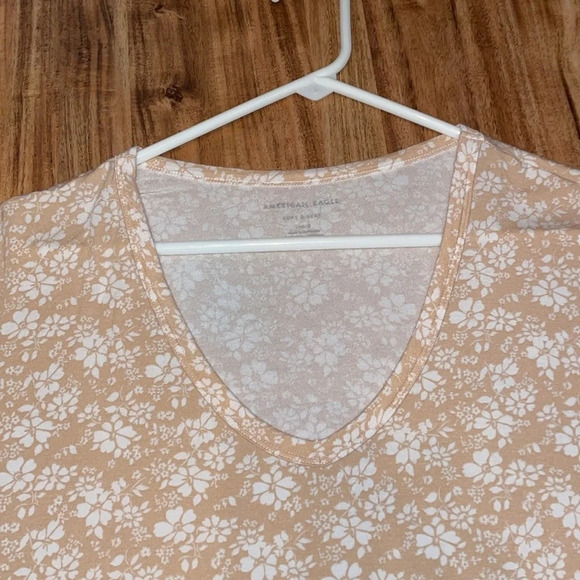 American Eagle women’s shirt large tan white short sleeve soft sexy vneck AEO - Picture 2 of 5